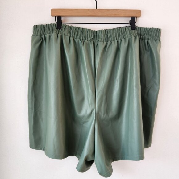 NWT Fabletics Vegan Leather Shorts Green Elastic Pull-On Waist Women's 2X - Picture 3 of 9